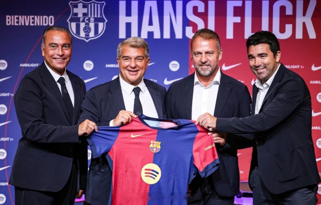 罗马诺发推：随着拉波尔塔成功连任，弗里克也将继续留在巴萨，他是拉波尔塔计划的一部