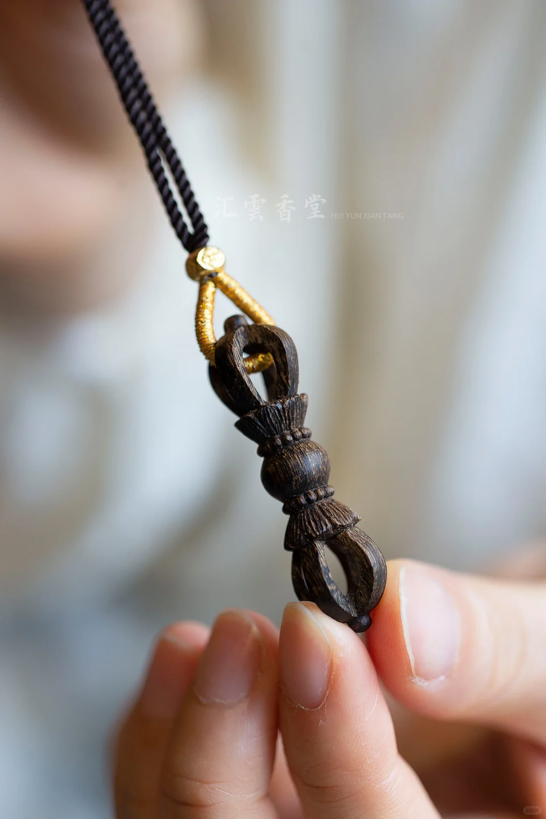 金刚杵🐲象征着所向无敌，无坚不摧的智慧，杵