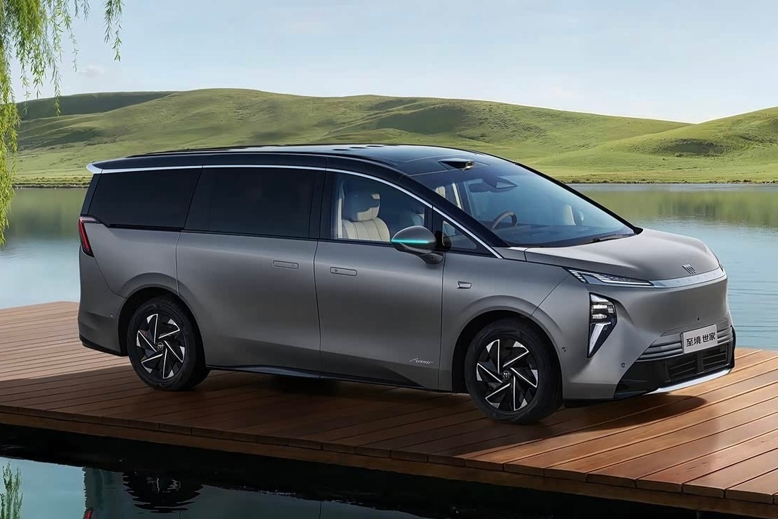 40万以上的MPV市场并不大，整个市场一个月还没1万。之前上的至境世家混动版，平