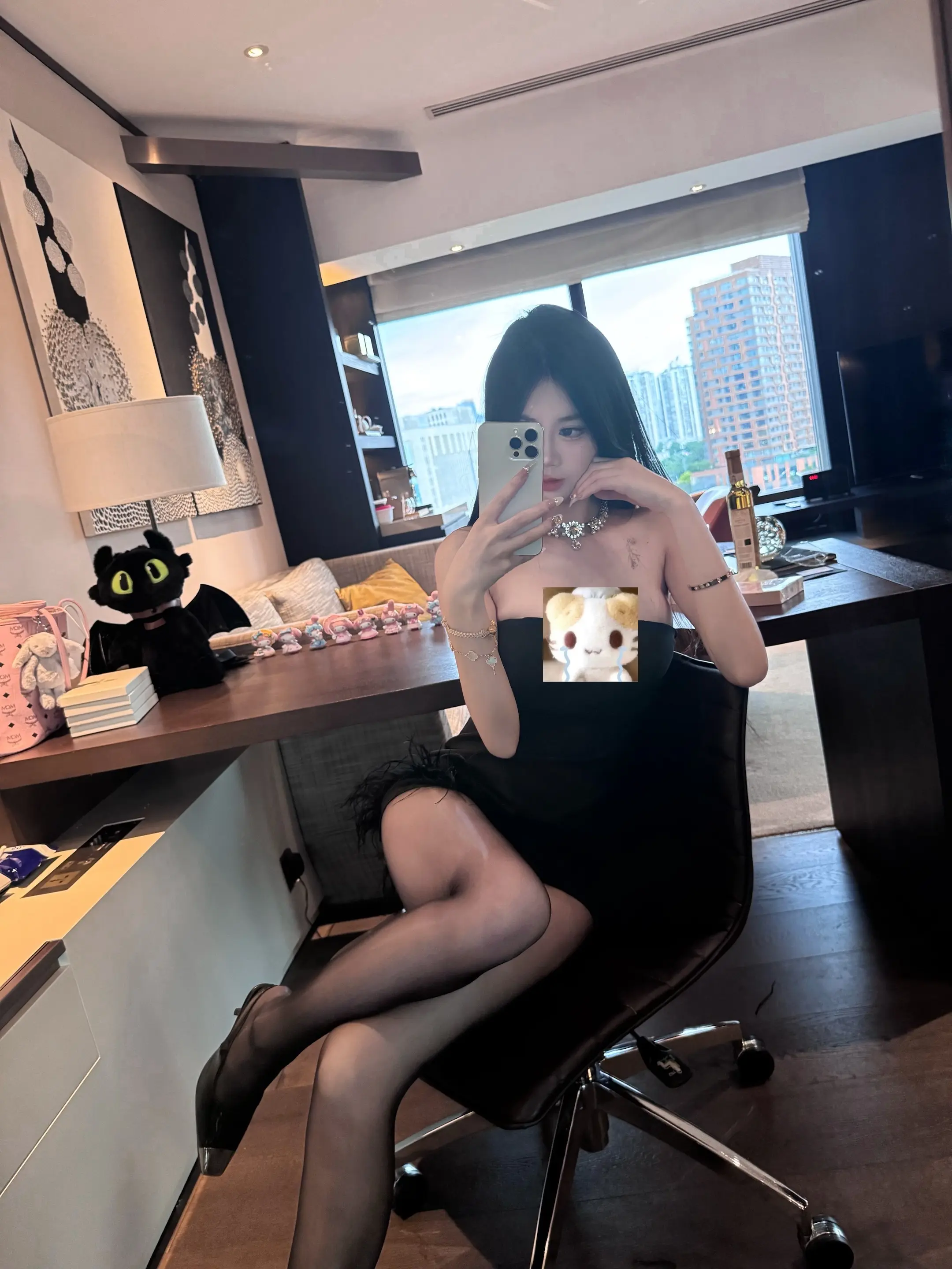 小黑。