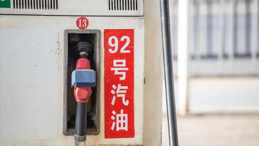 17万非农爆增后美股跳水，本质根本不是加息，5月美国公布非农新增就业17.2万，