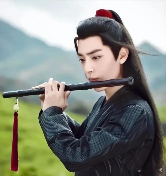 肖战：
2022年东方卫视跨年，独唱《相爱后动物感伤》《野子》《别再问我什么是迪