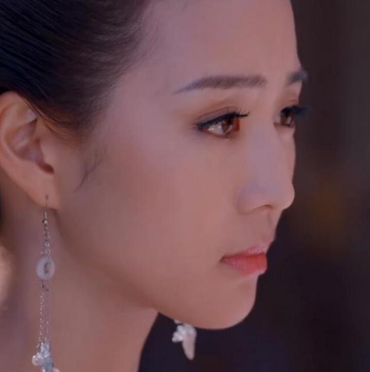 明万历四十六年，徐霞客思念亡妻，便偷偷宠幸了她的陪嫁丫鬟周氏。没想到，周氏怀孕后