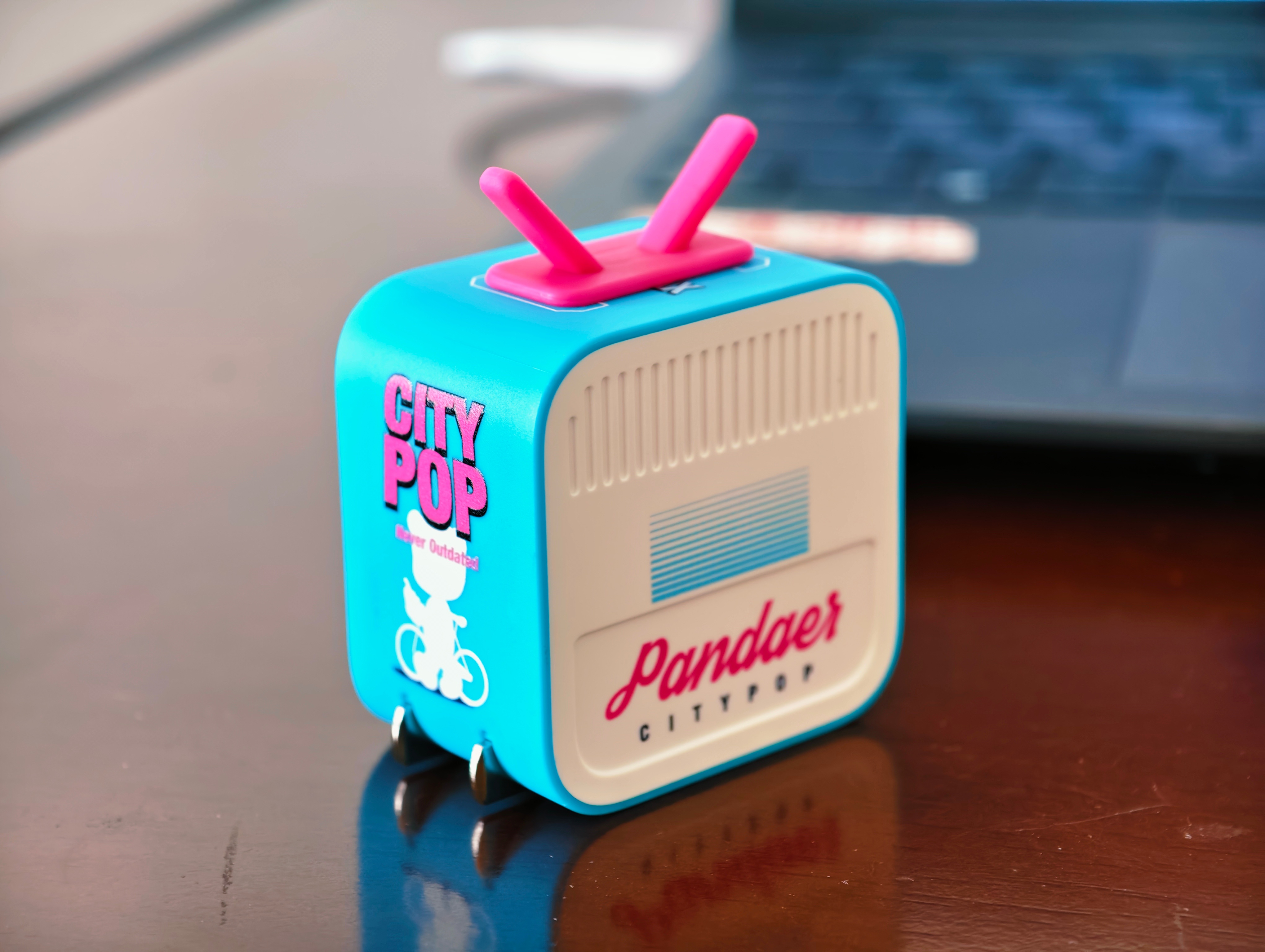 PANDER City Pop 系列的 35W 氮化镓充电器套装​PANDER 