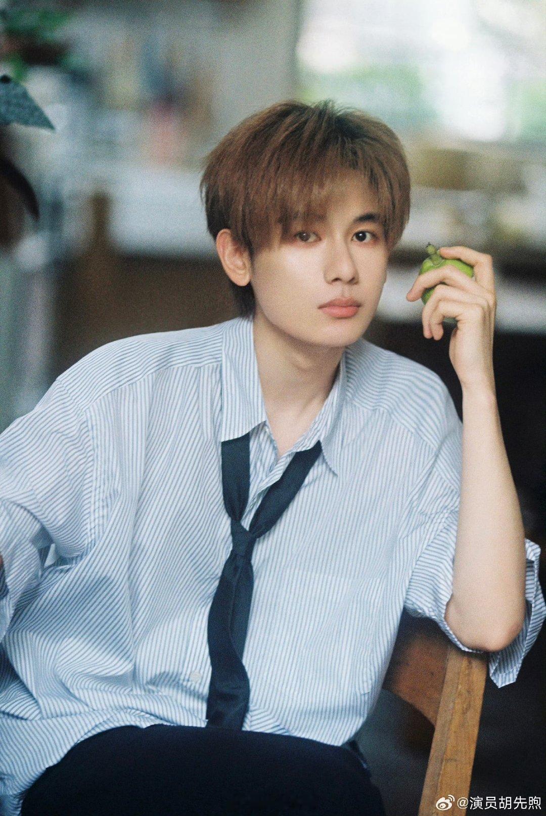 胡先煦怎么又奶又狗的胡先煦阴湿文男主这种“又奶又狗”的设定真的太犯规了，内娱阴湿