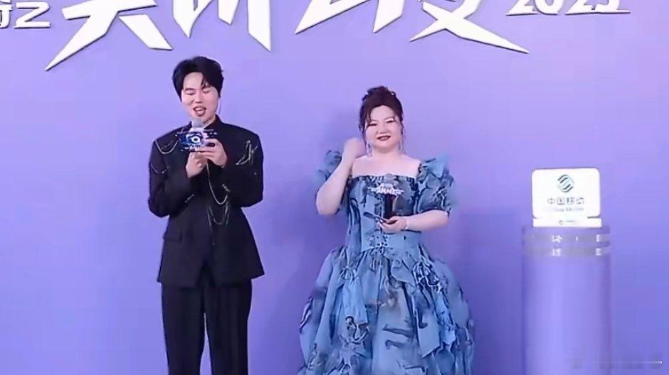 脱口秀演员 主持人 这主持人怎么了吗？是主持能力差还是怎么说？如果是脱口秀演员在