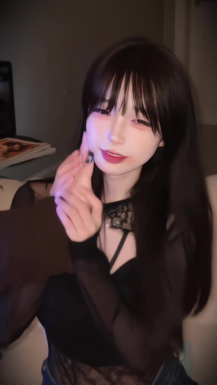 大胆一点，万一谈到一个反差甜妹不就赚到了