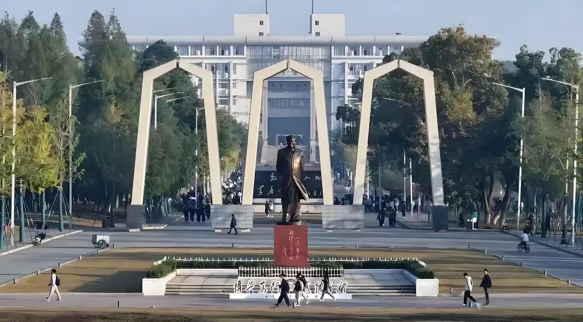 为什么上海以湖南城市命名的街道中没有湘潭路，很多人都迷惑不解。
湘潭是什么样的城