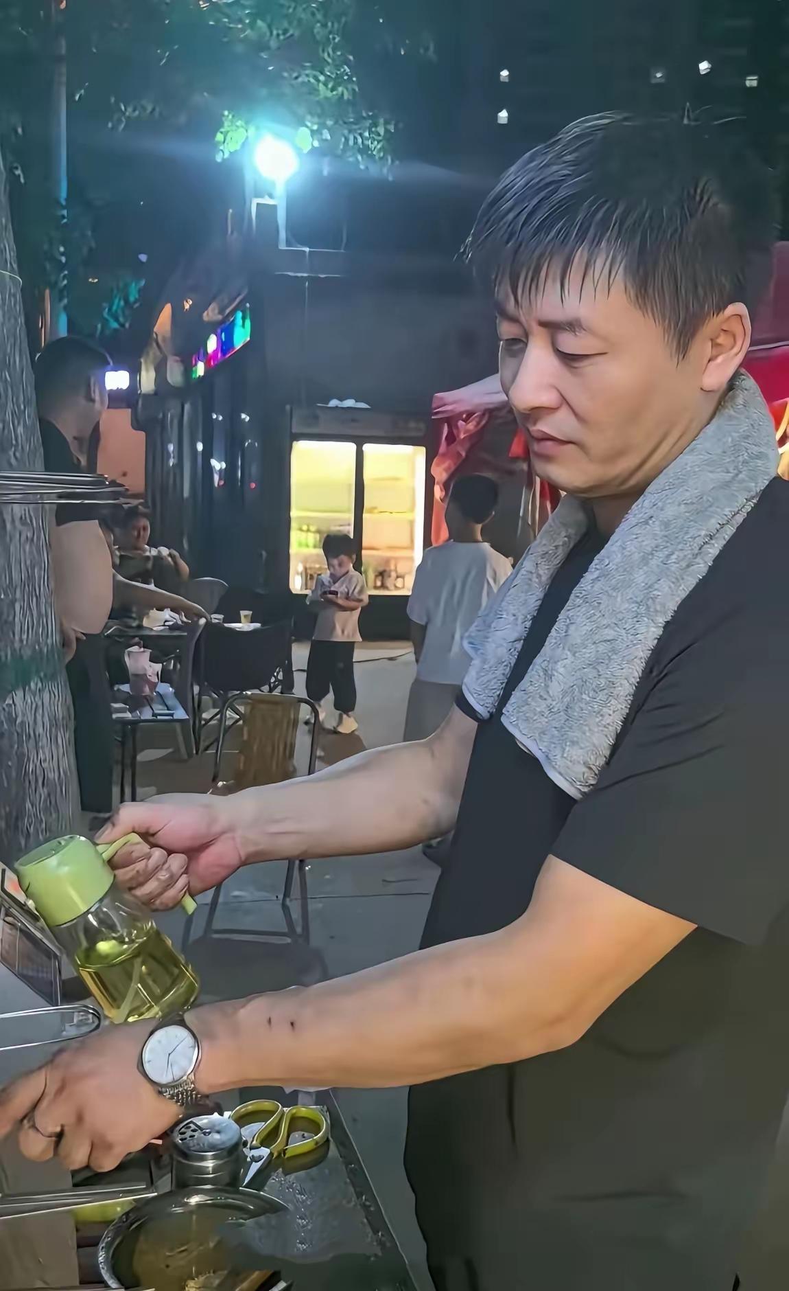 ✨看到平顶山"张雪峰"谁能不感慨？✨

✧ 贫道个人觉得，他的形象气质很像，希望