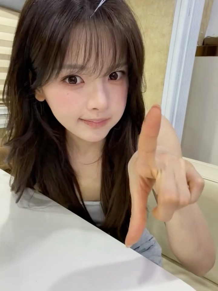 杨超越[超话]  太萌了吧🫘🎵更新：你在干嘛呀？🌟杨超越向星辰 🌹杨超越