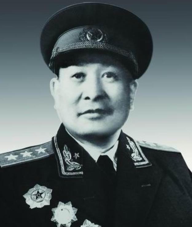 1949年，74军军长邱维达被俘，负责审核战犯名单的钟期光看到他的名字后，笑道：