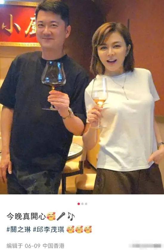 62岁关之琳近况：房子很大钱很多以狗为伴。宣布息影之后，关之琳就一直住...