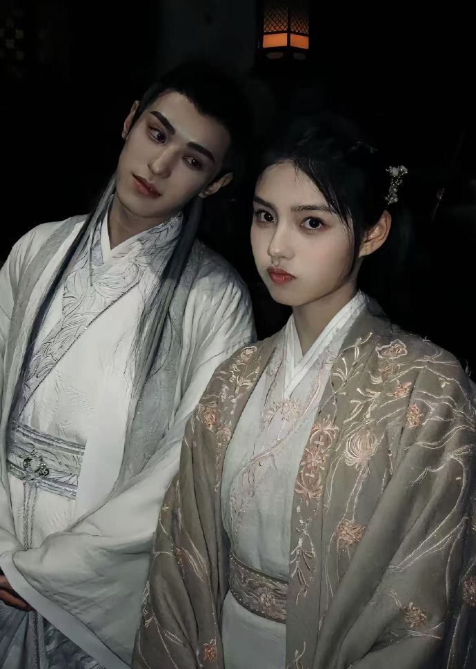 能不能补药再be了，很喜欢艾米和左叶的CP~ 