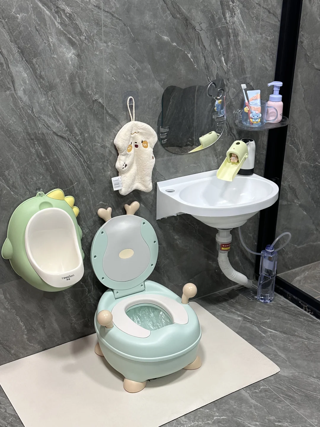 花小钱办大事！….百元DIY宝宝专属卫生间