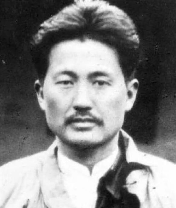 1935年，方志敏被俘，在狱中，他用米汤给鲁迅写信，想让鲁迅救他，鲁迅却说："救