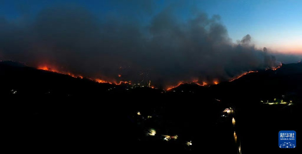 韩国一天发生16起山林火灾韩国一下子这么多山火，很有可能有人故意纵火，毕竟韩国邪