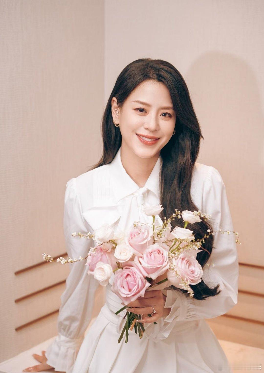 江语晨小考突然离场江语晨这波真的是屋漏偏逢连夜雨。舞台小考频频失误，转头就因为私