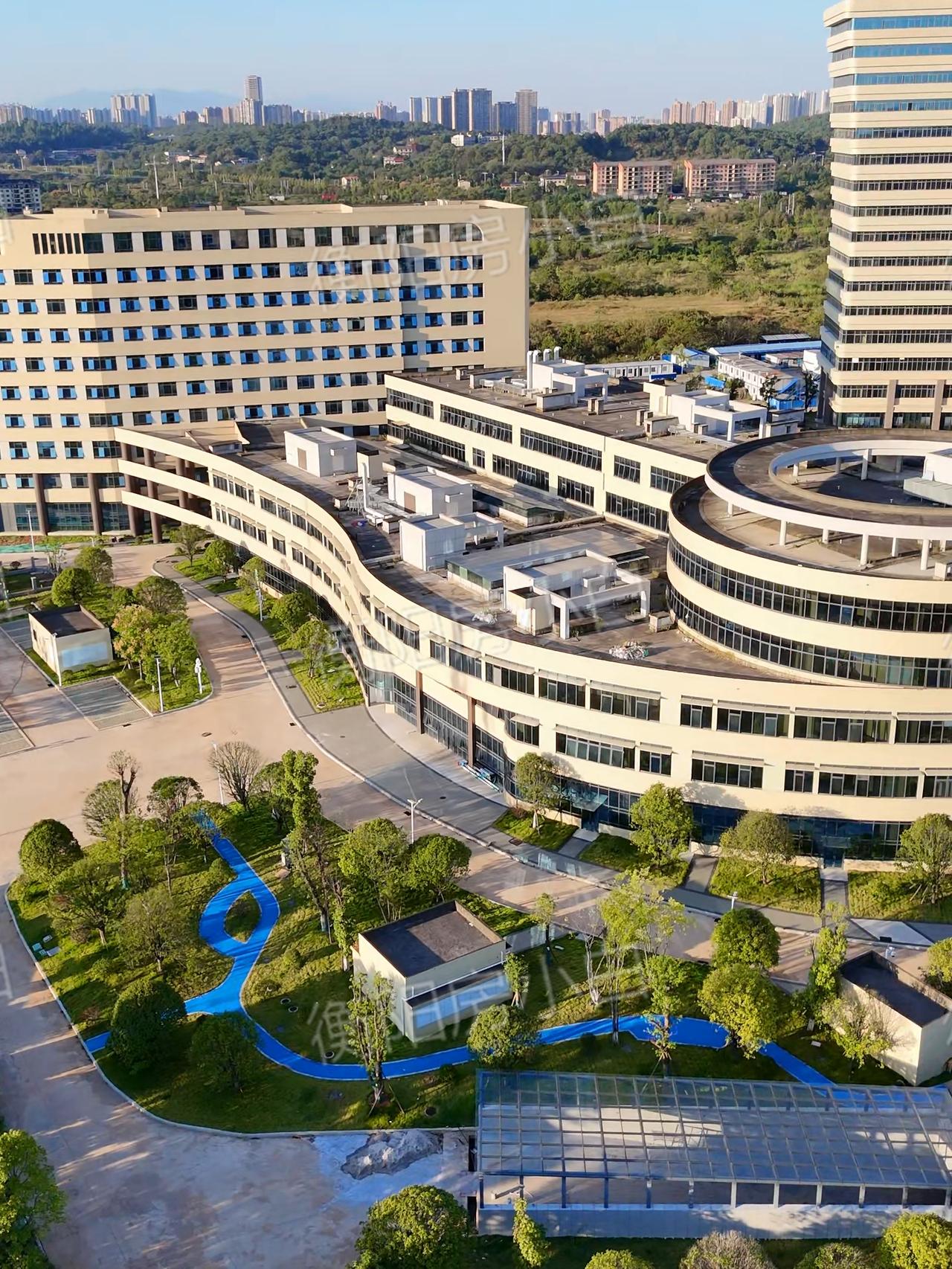衡阳南部这个大项目应该快了！
 
衡阳市中心医院新院区建设进入冲刺阶段。
 
整