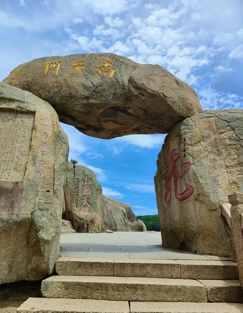 昨天刚割，今天涨停！

两千股，两厘钱，心跳比K线还快。

故事很简单：我姓李，