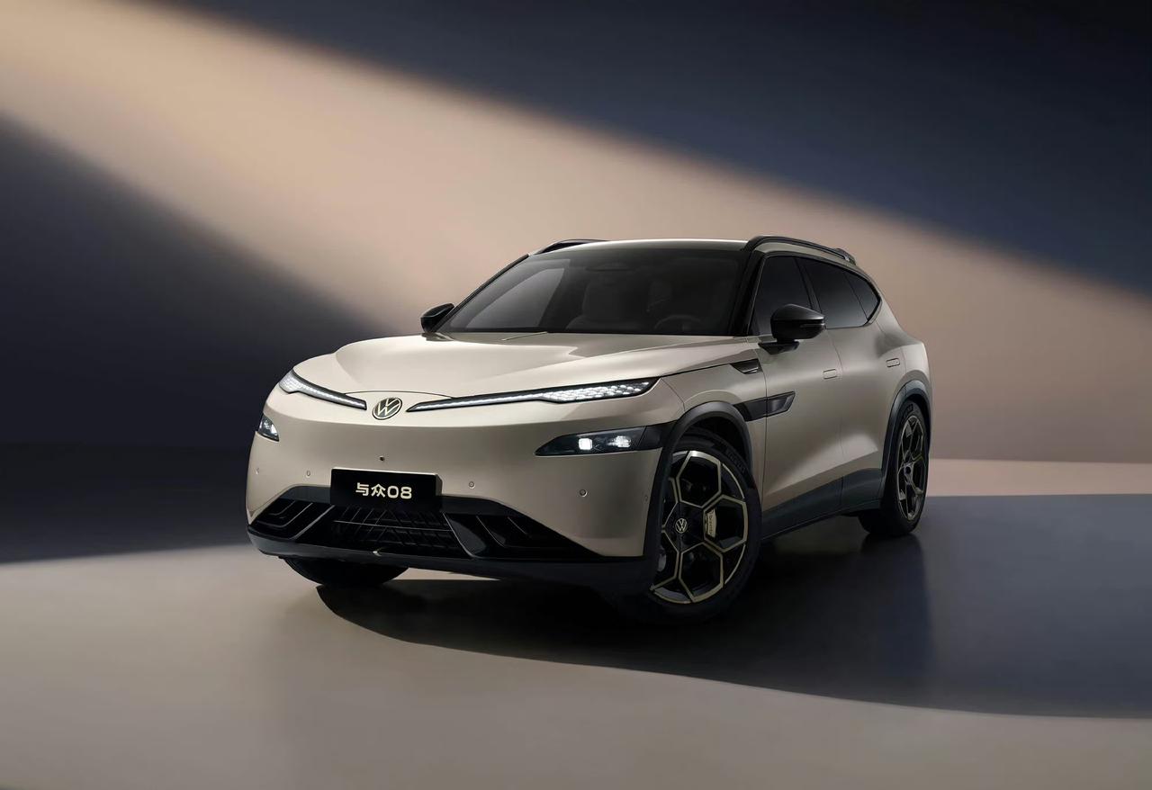 安徽大众与众08内饰官方视频，中控/副驾双联屏
纯电动 中大型SUV
车长500