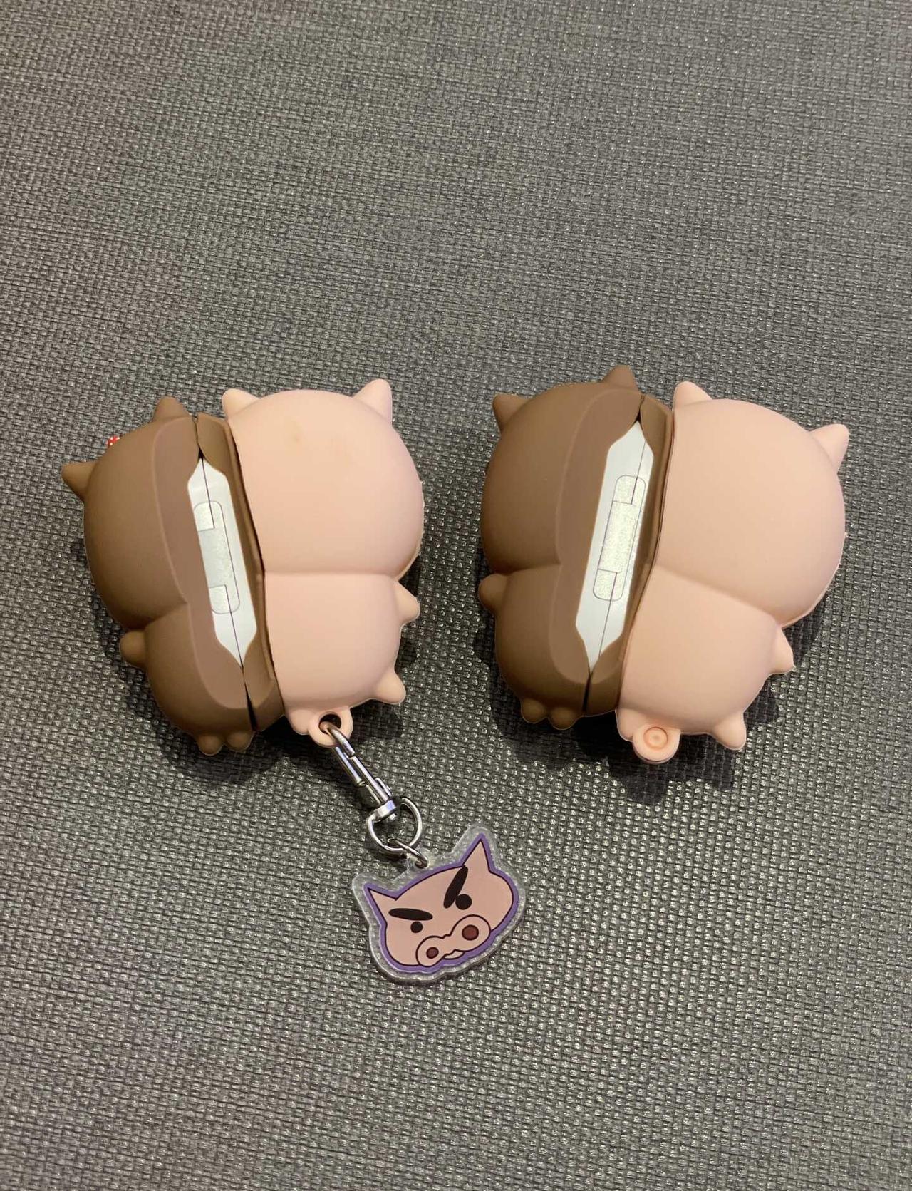 左卫门猪猪饼干的背面图！！
airpods耳机壳 耳机壳 airpodspro3