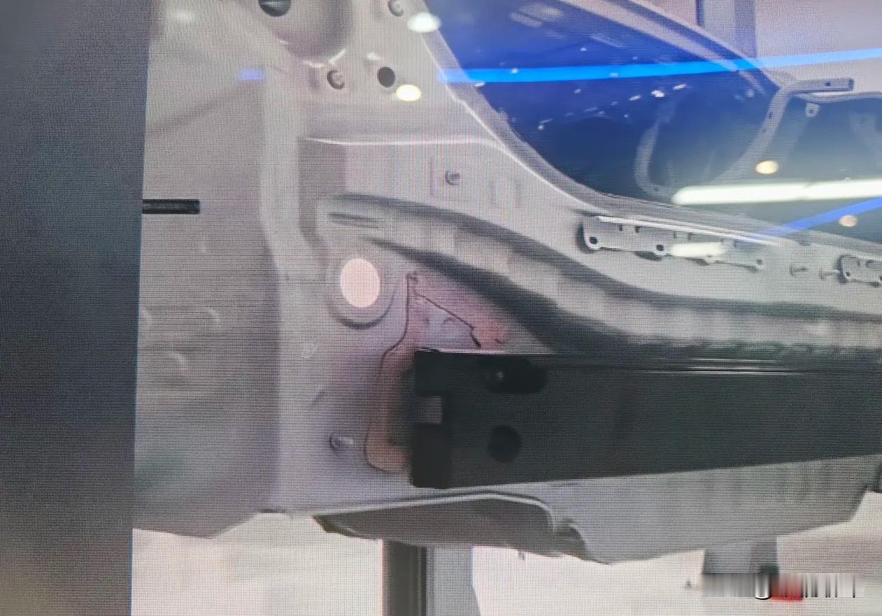 如果你在乎车辆的安全性，一定要看看汽车的防撞梁和吸能盒。

目前已知丰田车旗下有