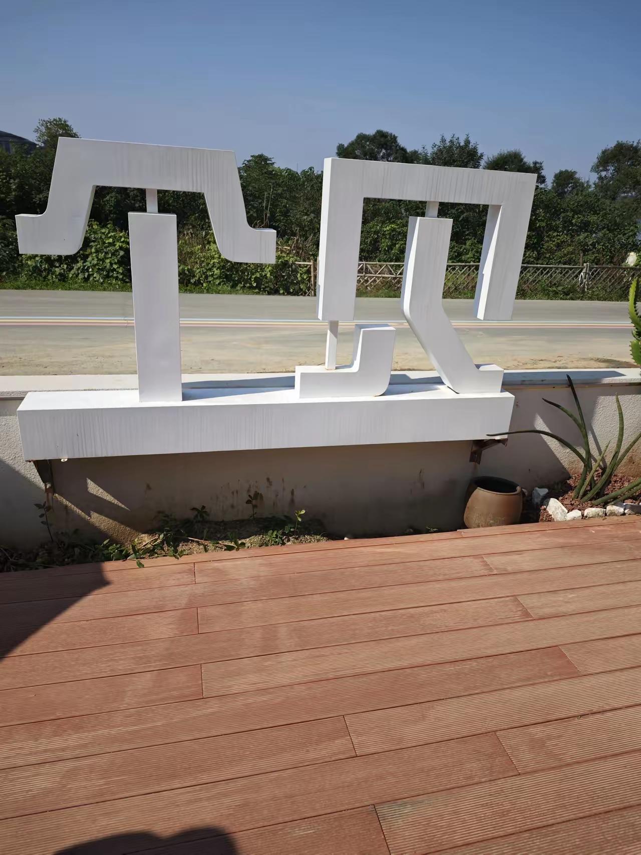 积善之家必有余庆！
多行善事，广积阴德，家风正，福泽绵长，恩泽后代。父母为人和善