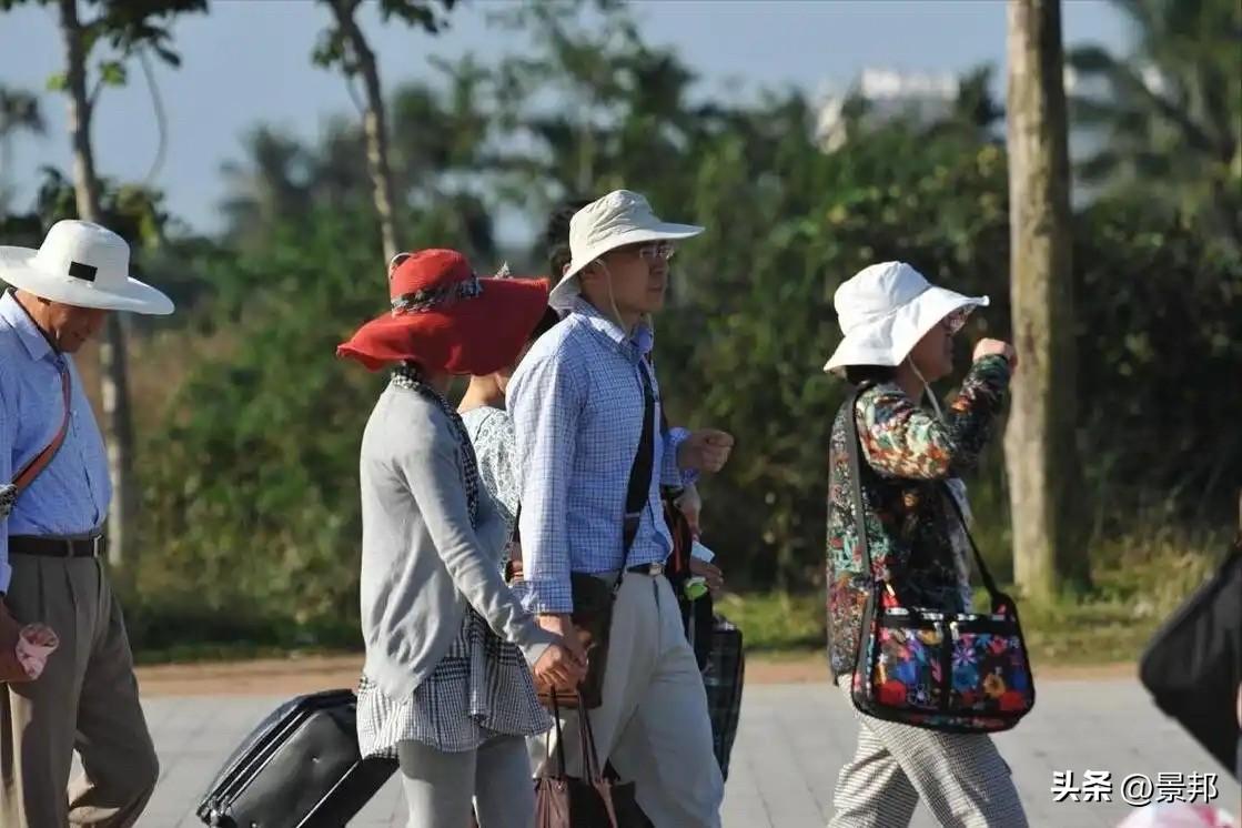 老人旅行团为什么这么便宜？门票都免费了，也不强制购物？别天真了，这叫“温水煮青蛙