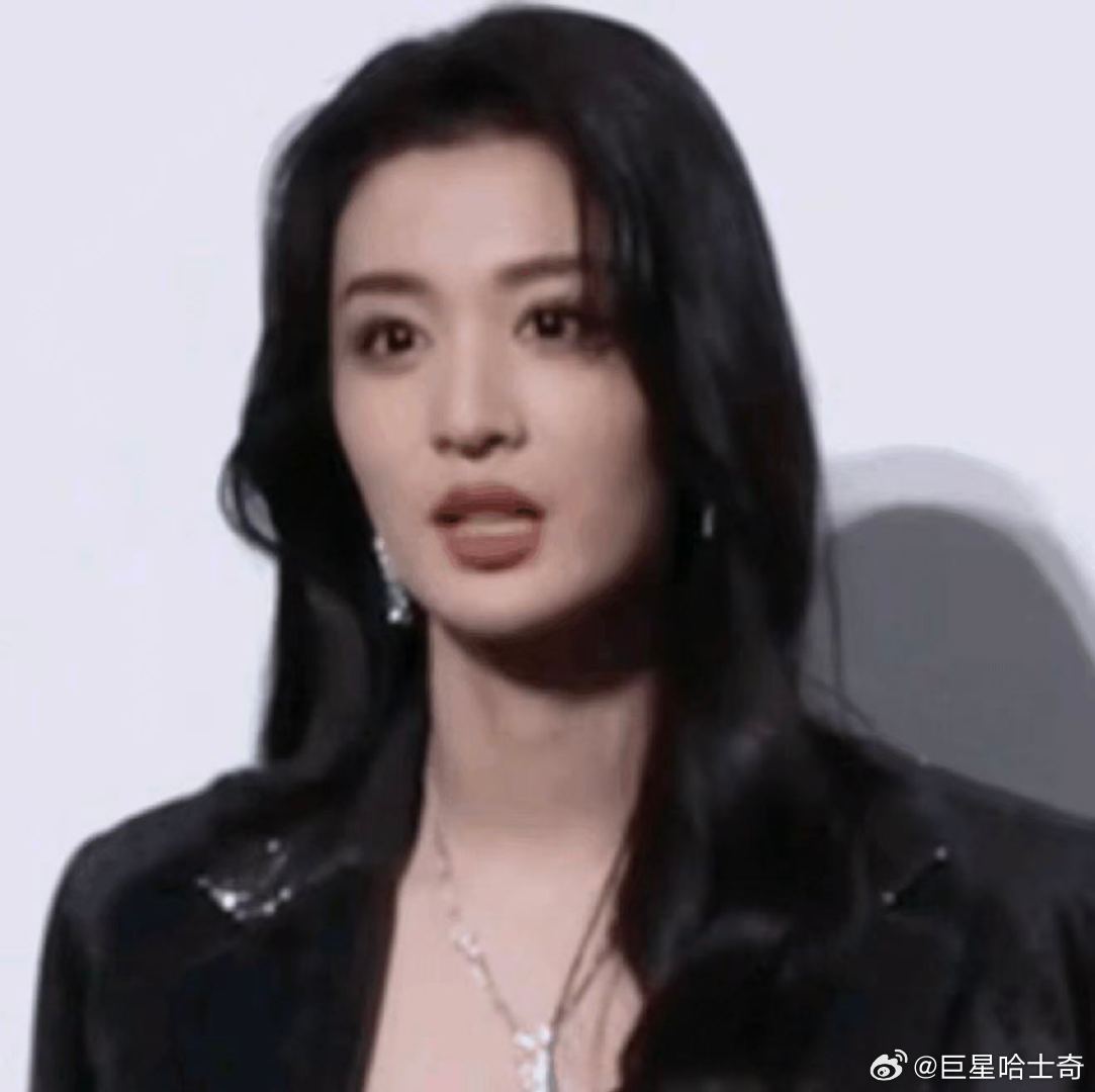 王楚然只能笑卢昱晓不敢笑的原因 王楚然只能笑卢昱晓不敢笑，不敬业拍戏的时候频繁因