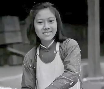 1953 年 9 月，天津棉纺二厂突然来了四名便衣警察。他们径直走向正在运转的纱