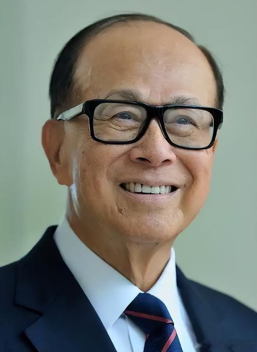 李嘉诚又要套现了李嘉诚海外资产大腾挪：三笔落地，一笔启动，一笔受阻李嘉诚家族又准