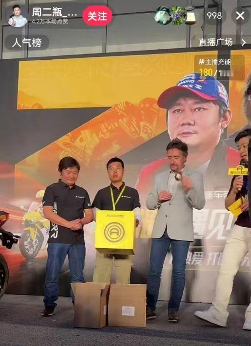 哈蒙德上海之行盛赞张雪机车中外车圈大咖上海联动诠释玩车热爱要是早知道有抽奖，我高