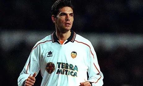 拉努斯击败弗拉门戈夺得南美优胜者杯冠军，拉努斯队的主帅，54岁的毛里西奥·佩莱格