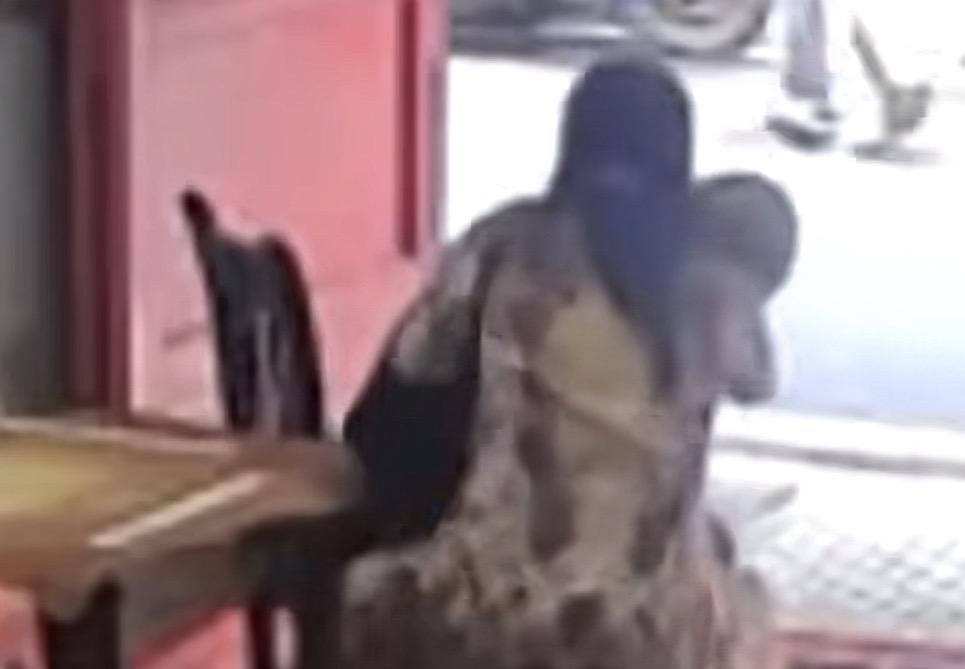 好心帮扶晕倒老人，结果却遭家属索赔10万，有关部门介入调解后，还得赔1.9万，这
