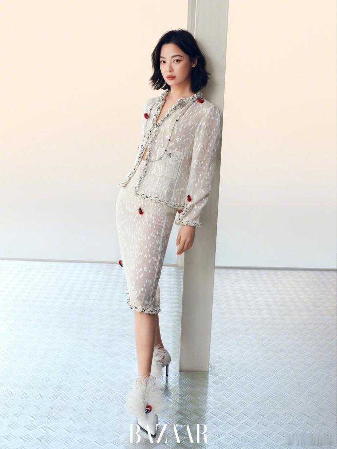 辛芷蕾芭莎封面大片敢于慢下来也是一种勇气，辛芷蕾这段话太戳人，搭配这组芭莎封面，