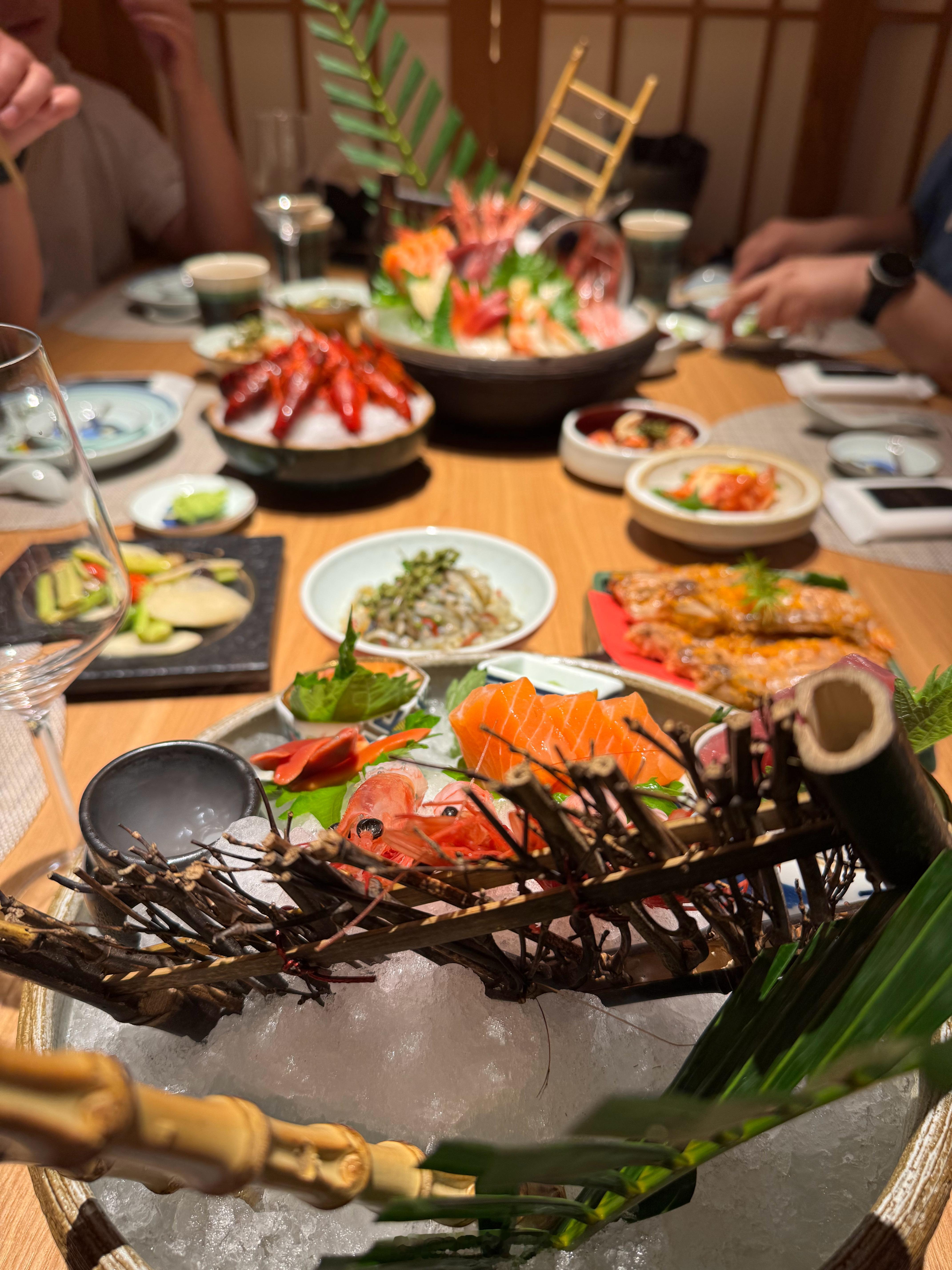 昨天说我们会员近几年餐饮和酒店都干得非常成功，是因为他在这行之前就积累了很多。所