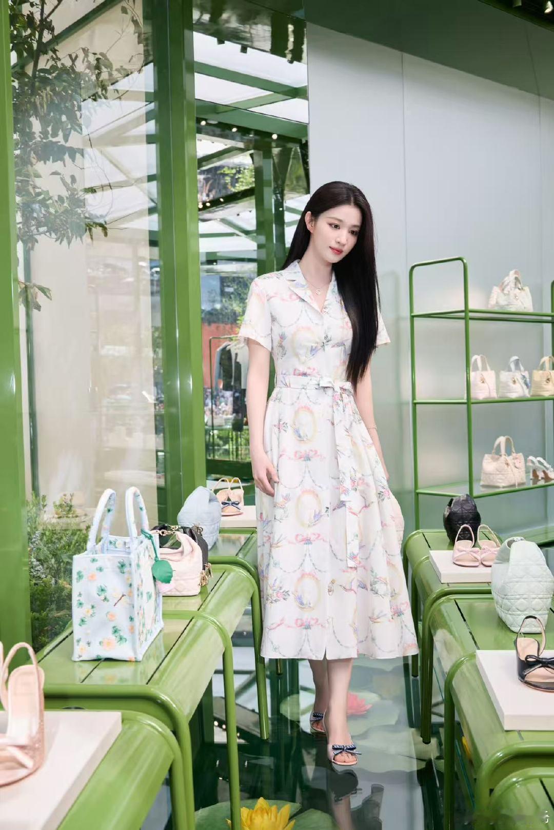 王楚然拍戏脚疼出表情包王楚然拍戏脚疼出痛苦面具王楚然拍戏脚疼直接产出痛苦面具表情