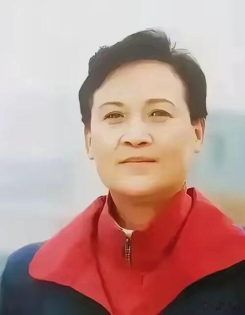 这是英如镝的姥姥谌容，这老太太就是英达的克星！梁欢与英达好上了，谌容坚决不同意，