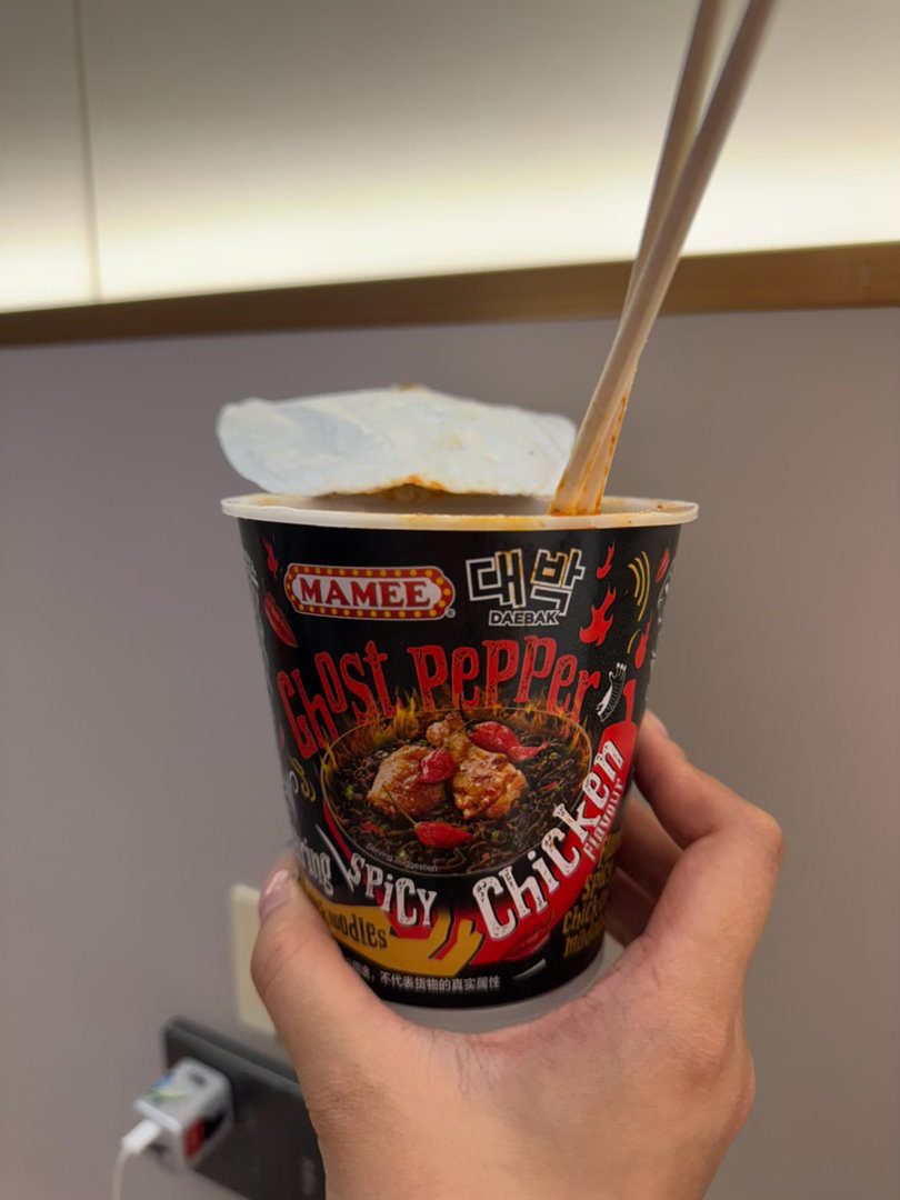 缺牙齿拌鬼椒面，全吃完！辣的我脸都红 ​​​