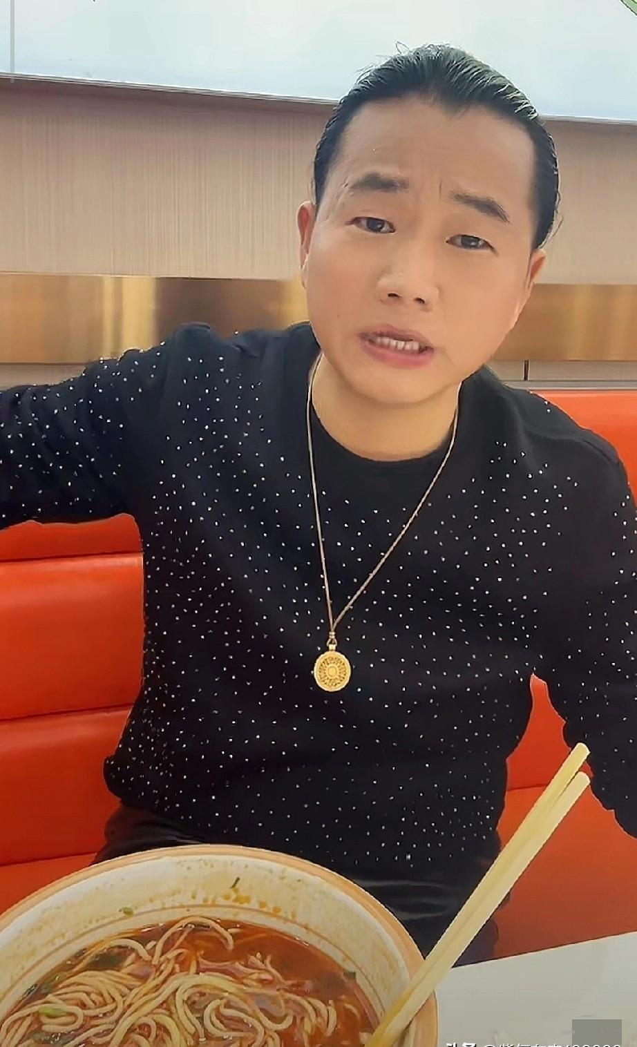 这一回，寇少华真的变了！
在渭南直播间当众给各路“大哥”立规矩，连张三李四的八