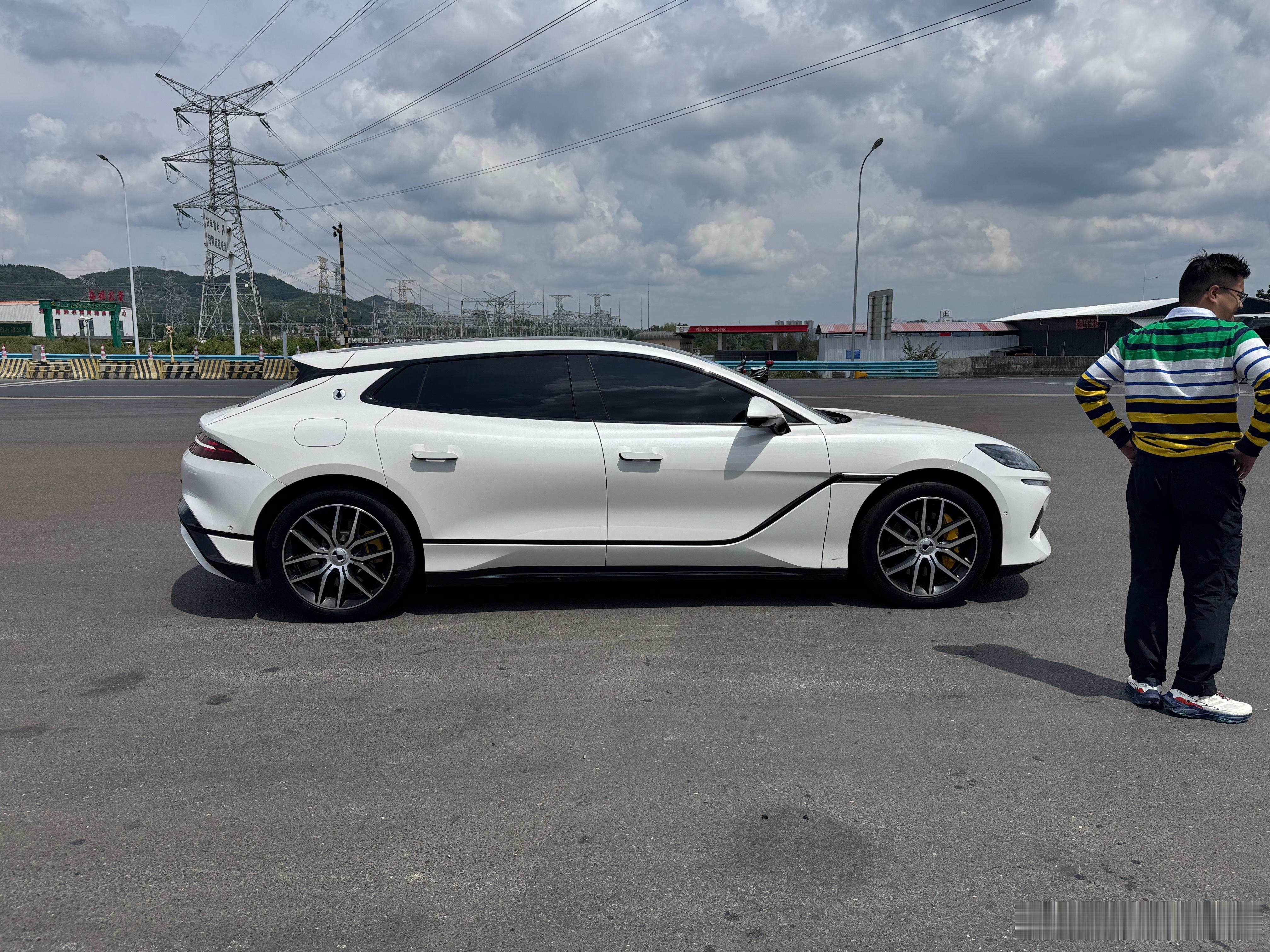 Z9GT Z9 两台车哪个颜值高？这个价位的消费者是要一台排场体面优雅富态的行政