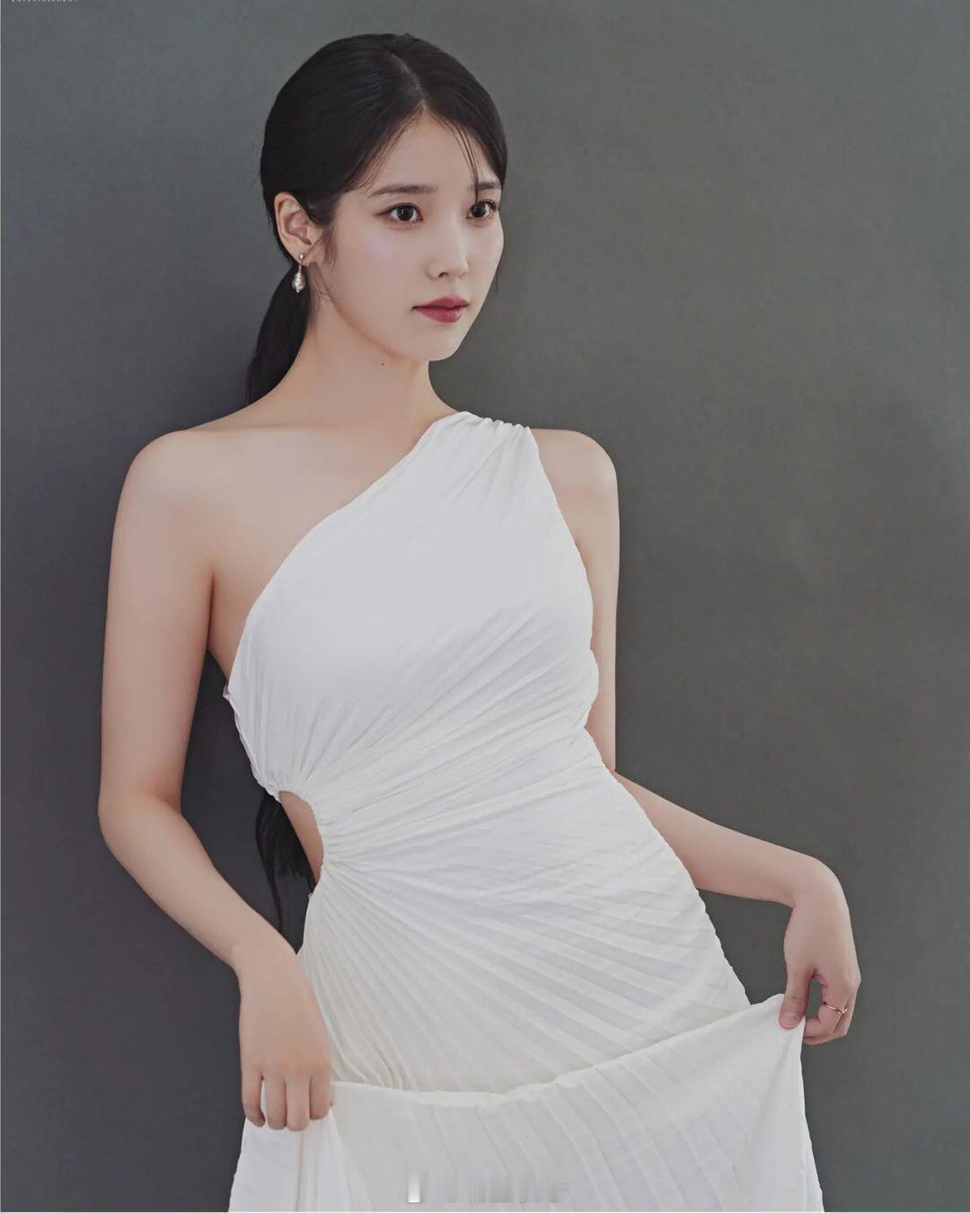 iu李知恩好性感啊 ​​​