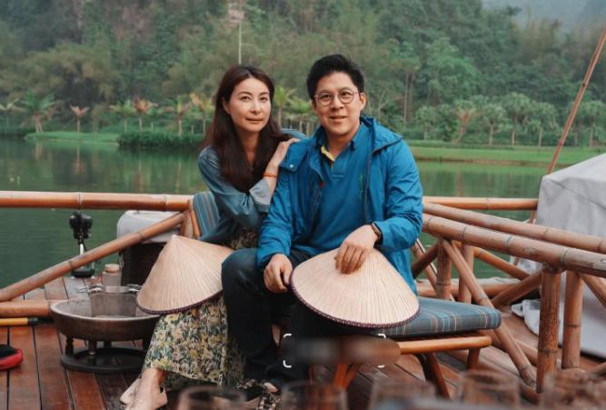 霍启刚，高调发文！

4月7日，霍启刚突然在香港社媒高调发文，他大方公开分享了多