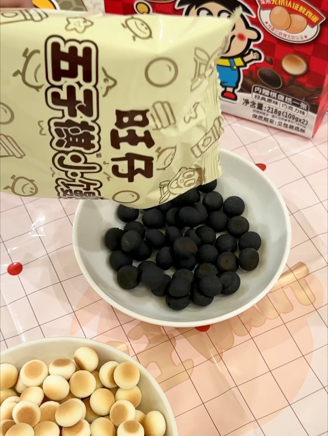 旺仔来了个销冠谁发明的?旺仔小馒头也能下五子棋[哇]我有一招，趁朋友快赢的时候就