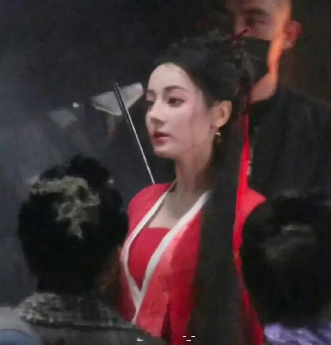迪丽热巴《慕胥辞》 和杨紫《家业》的最新路透图，来看看谁的妆容造型更好看？ 