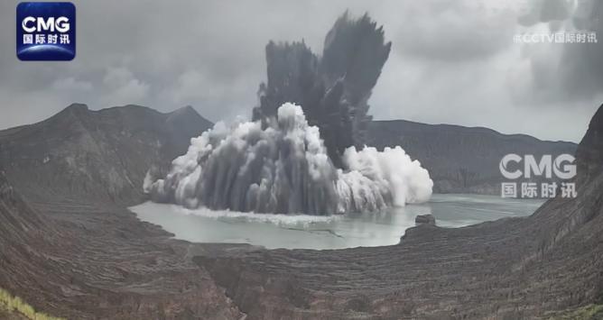 6月30日，据菲律宾火山地震研究所消息，菲律宾塔阿尔火山发生小规模喷发，火山灰柱
