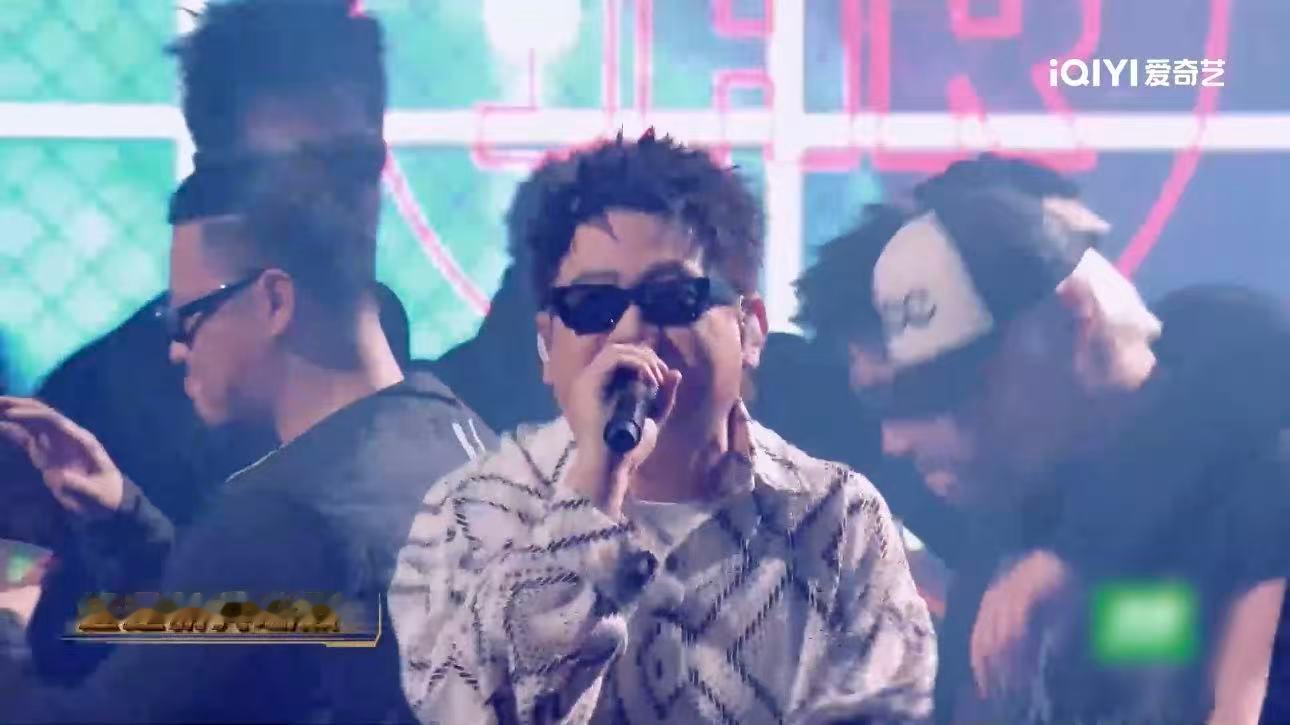 王一珩在说唱巅峰挑战所有人 王一珩你在种地吧可不是这样的啊 说唱巅峰饭局高能笑点