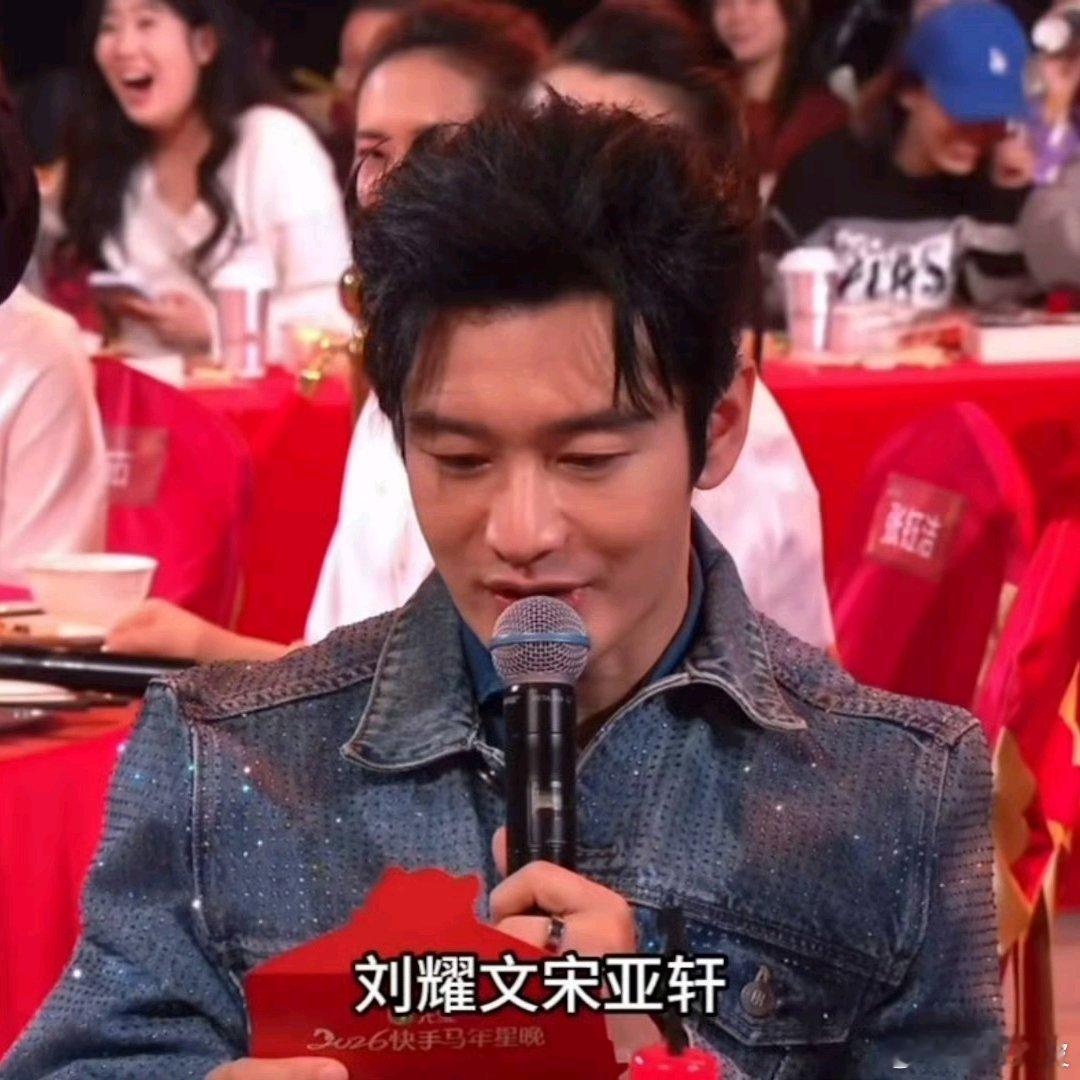 黄晓明念时代少年团粉丝的祝福，黄晓明力挺时代少年团永远在一起我们时代少年团的十字