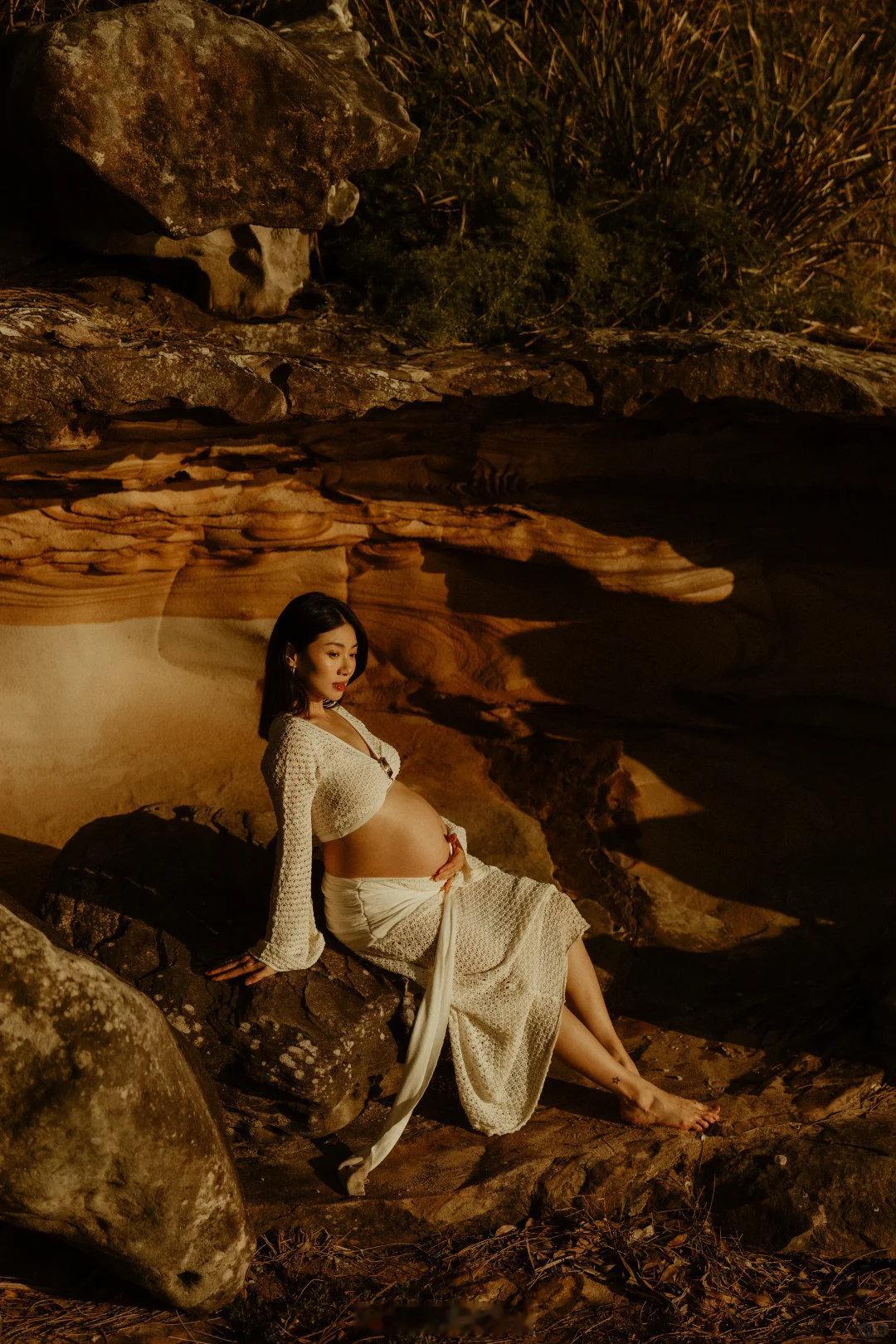 程晓玥二胎孕肚海边写真 程晓玥二胎孕肚海边写真，神圣又唯美~ 