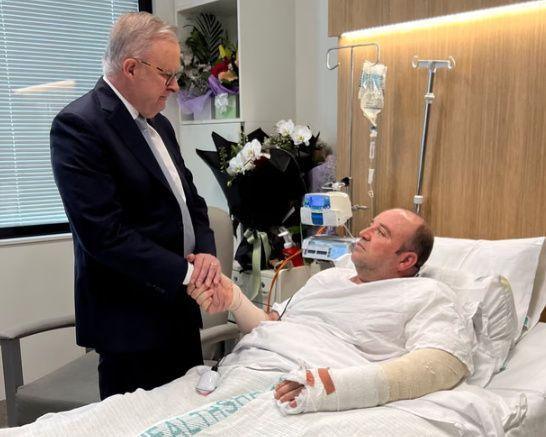 澳大利亚悉尼枪击事件中，有一名叫艾哈迈德的男子英勇夺枪，挽救了很多人的生命，他是